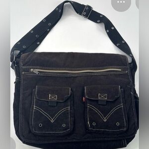 Vintage Levi's Cordouroy Crossbody Flap Messenger Bag unisex
Ships from Alaska
